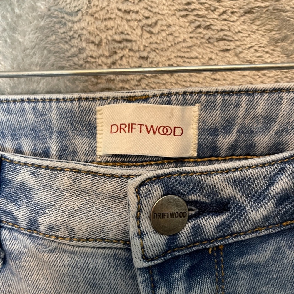 Driftwood Women's 30 Light Blue Denim Colette Floral Embroidered Cropped Jeans - Picture 5 of 11